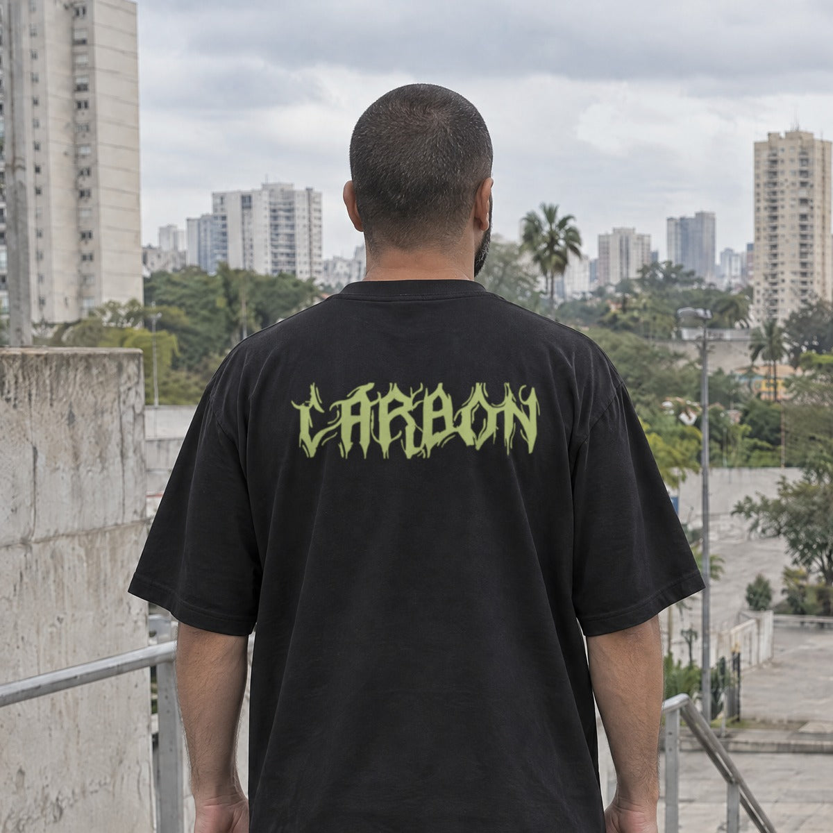 Roots preta: vestida na rua