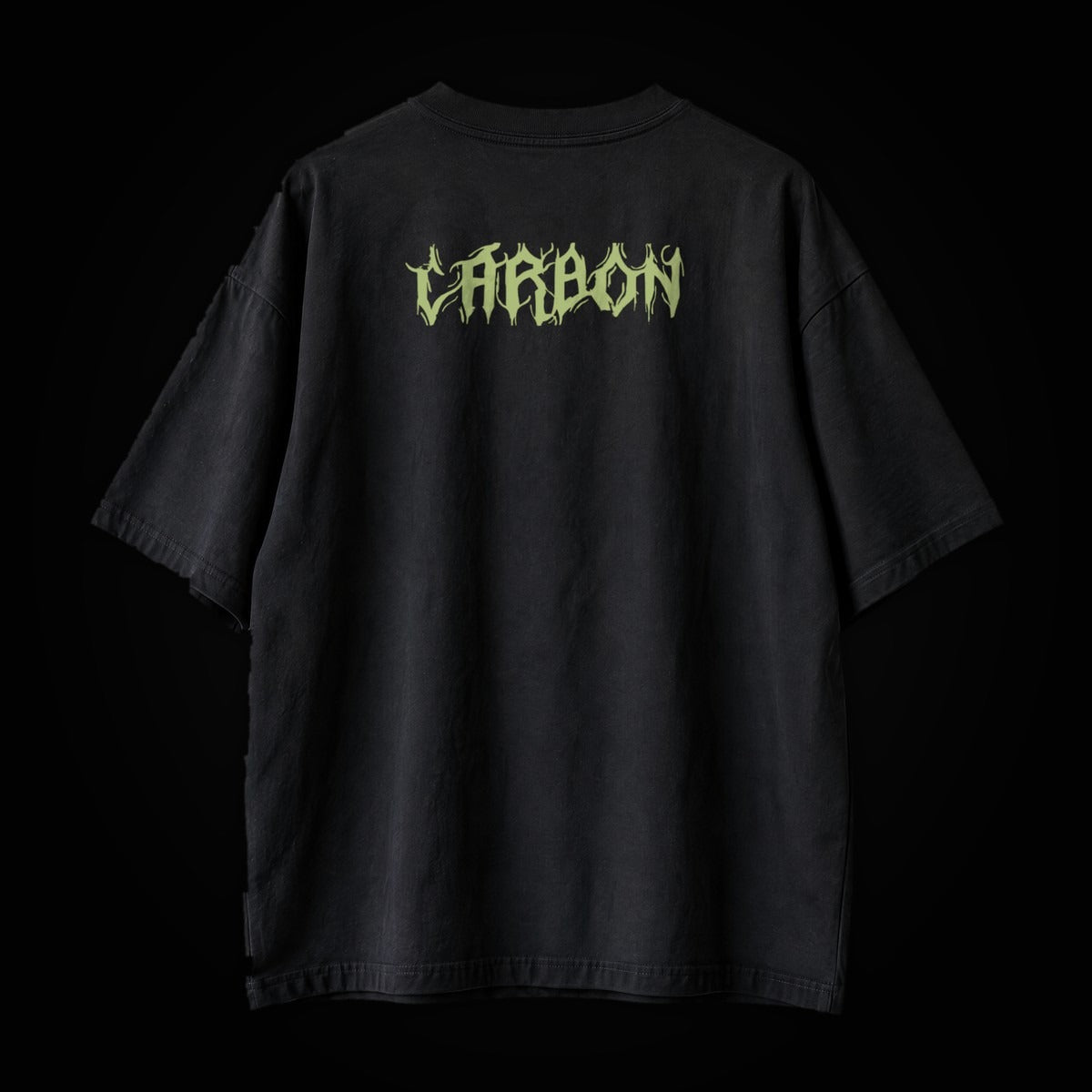 Roots preta: camiseta em fundo preto